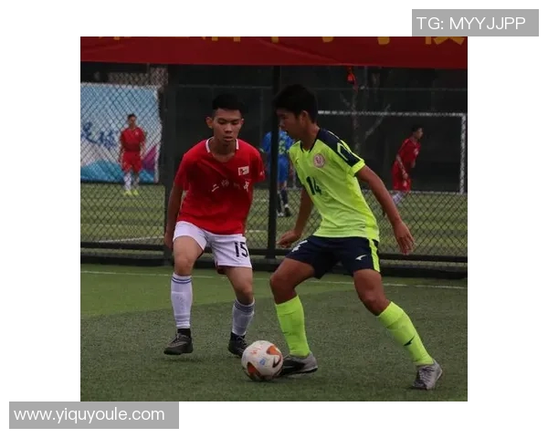 当足球明星与偶像携手共创梦想时刻的精彩瞬间