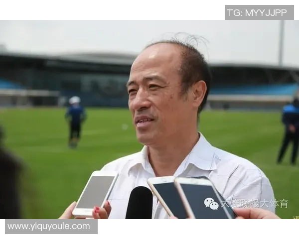 足球明星教练的婚姻状况揭秘是否已经离婚引发关注